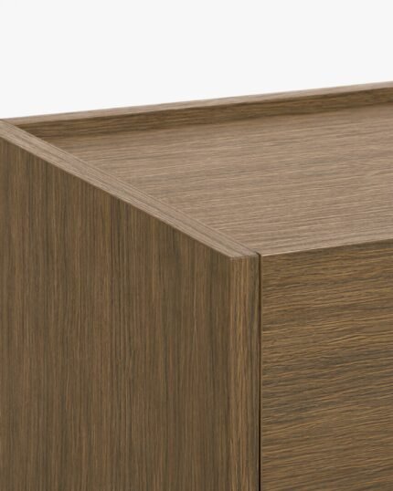 Detalj ugla korpusa i teksture drveta na Raster TV komodi